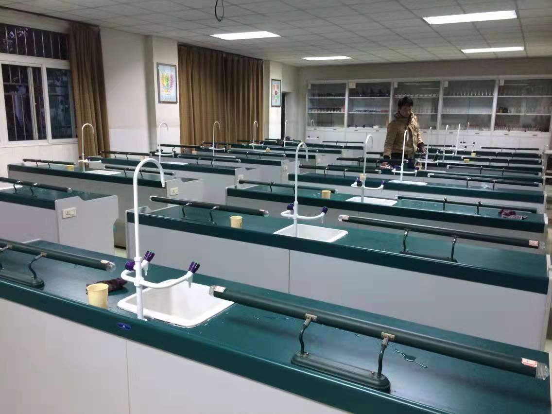 中学生物实验室