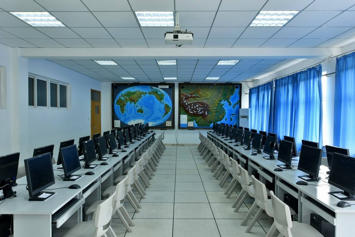 微机教室1