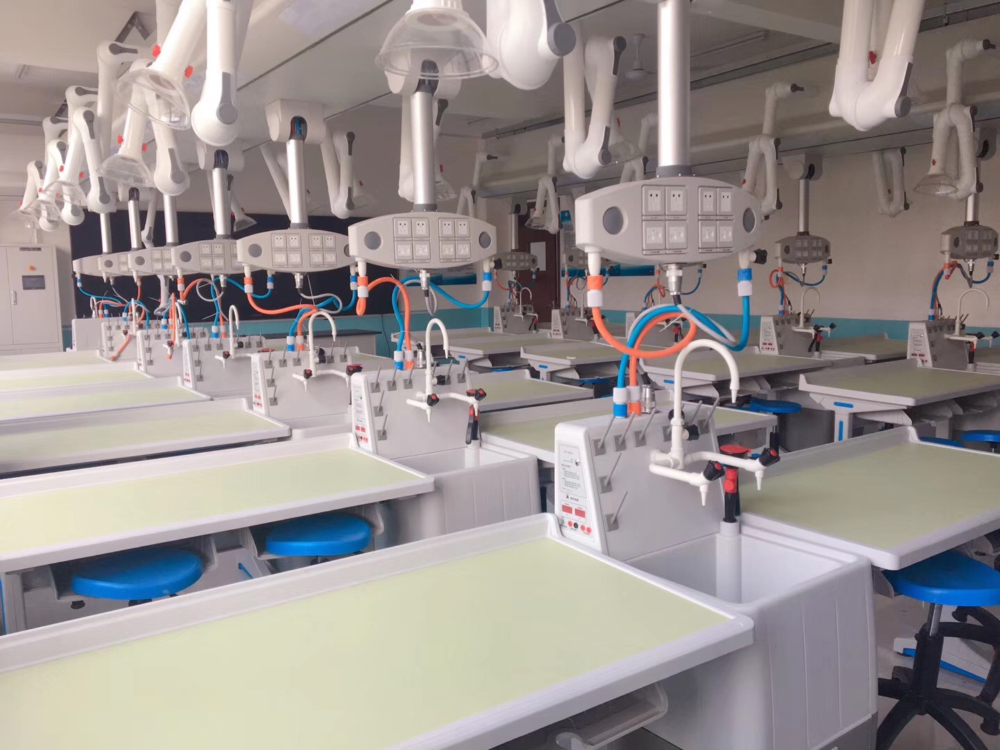 新型一体化吊装化学通风实验室